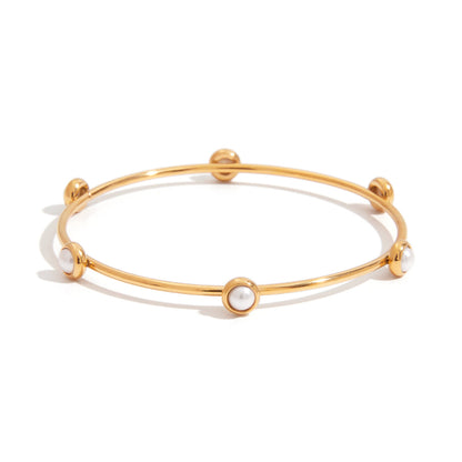Gold bracelet with pearl-like beads